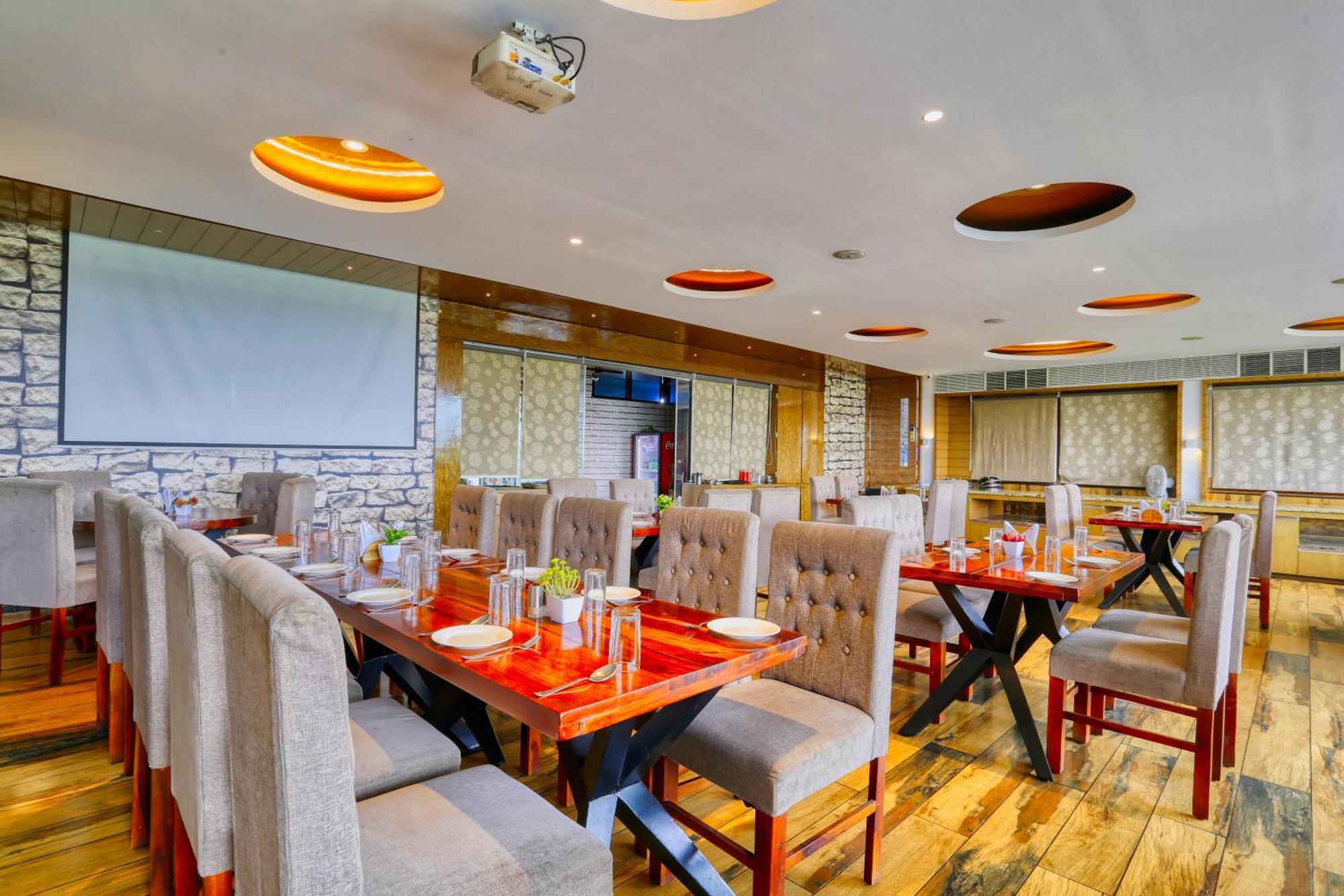 The Ashoka Hotel Indore Eksteriør bilde