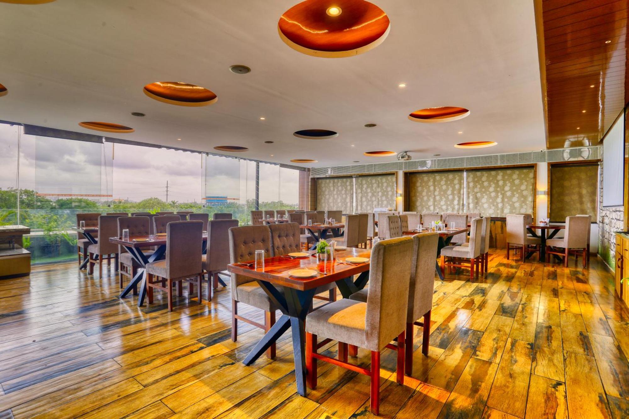 The Ashoka Hotel Indore Eksteriør bilde