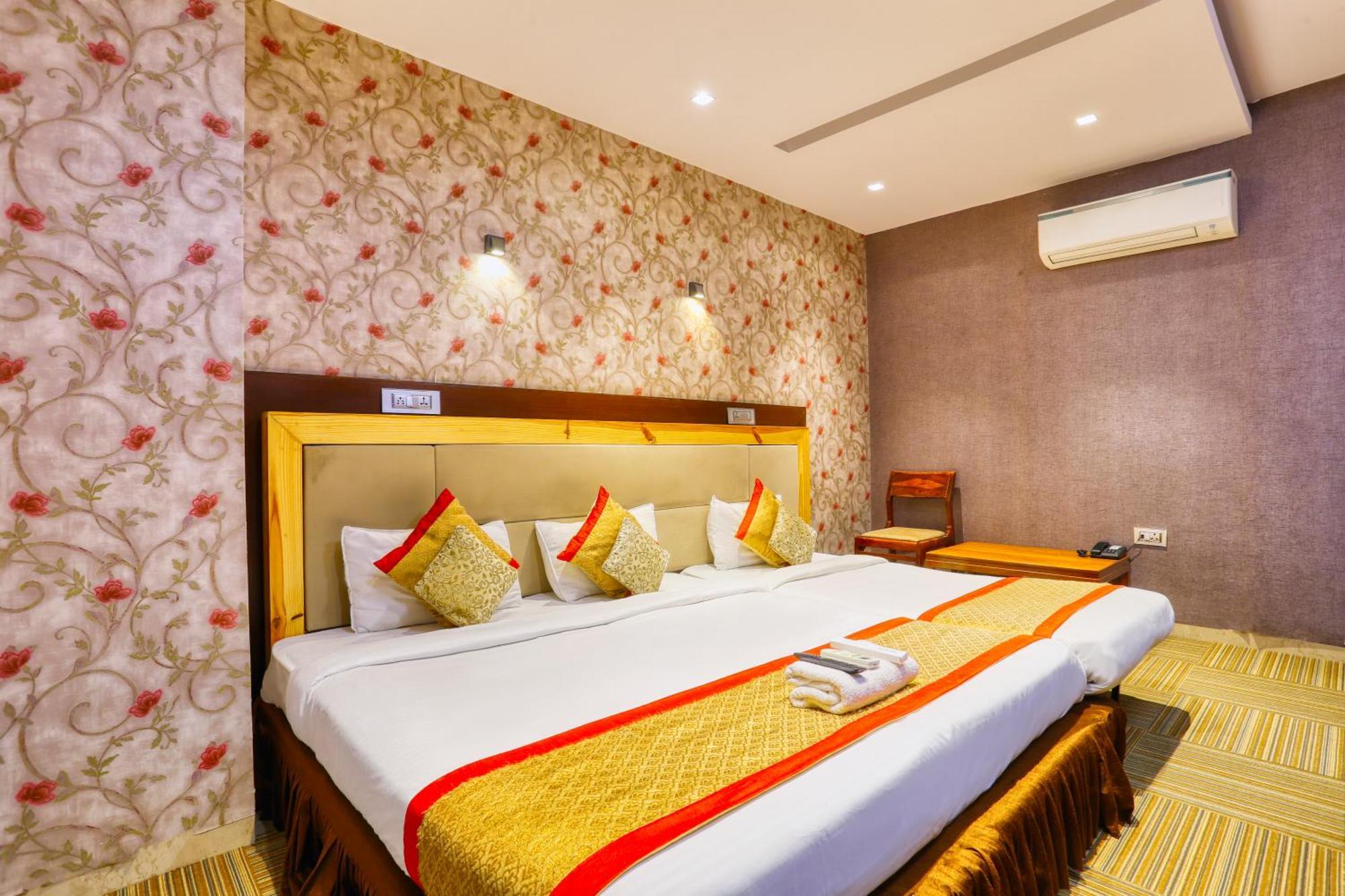 The Ashoka Hotel Indore Eksteriør bilde