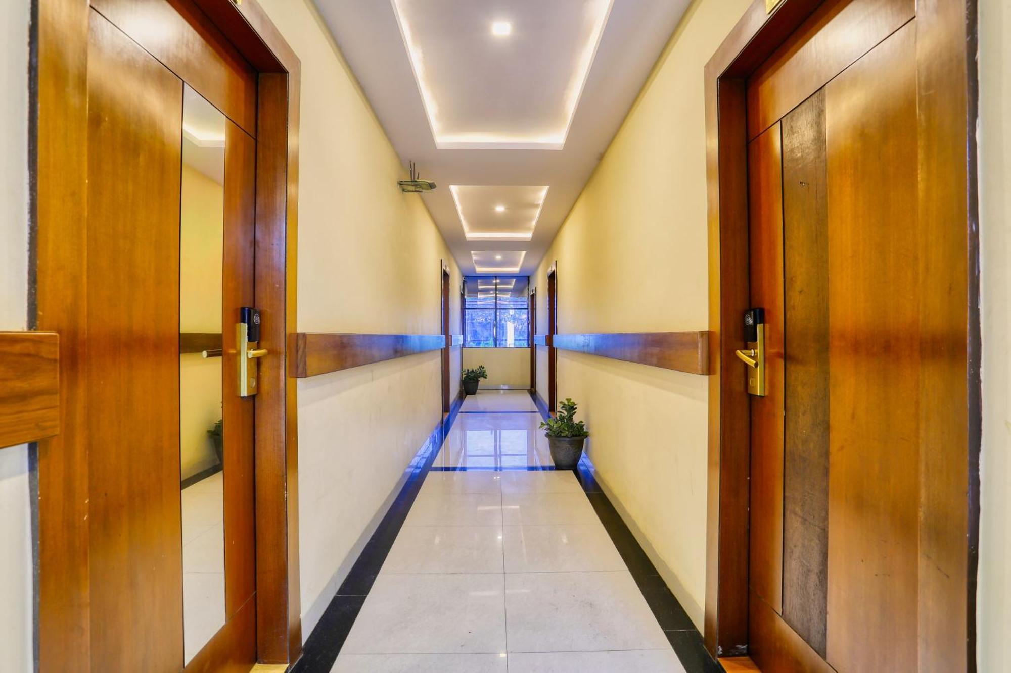 The Ashoka Hotel Indore Eksteriør bilde