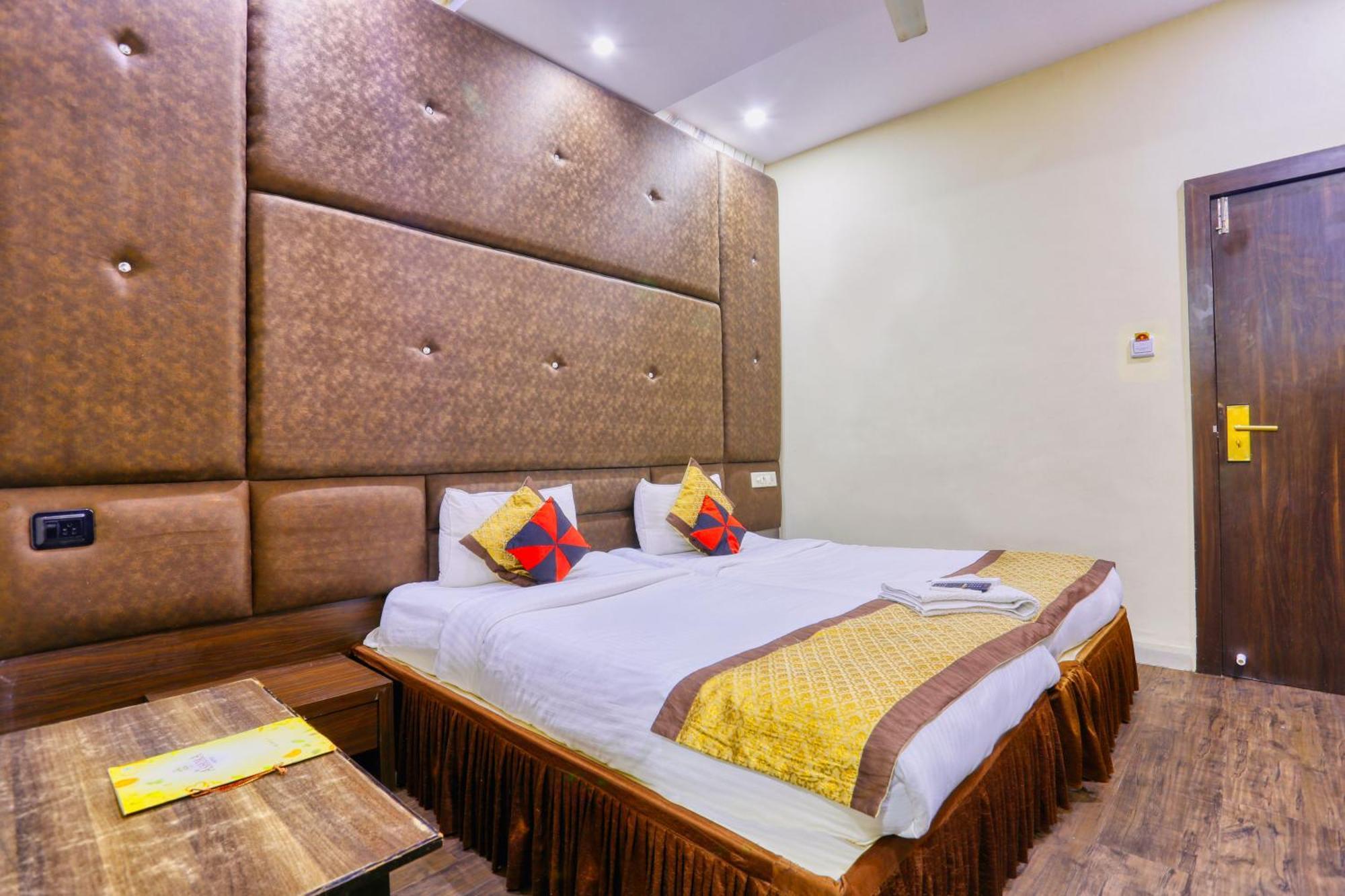 The Ashoka Hotel Indore Eksteriør bilde